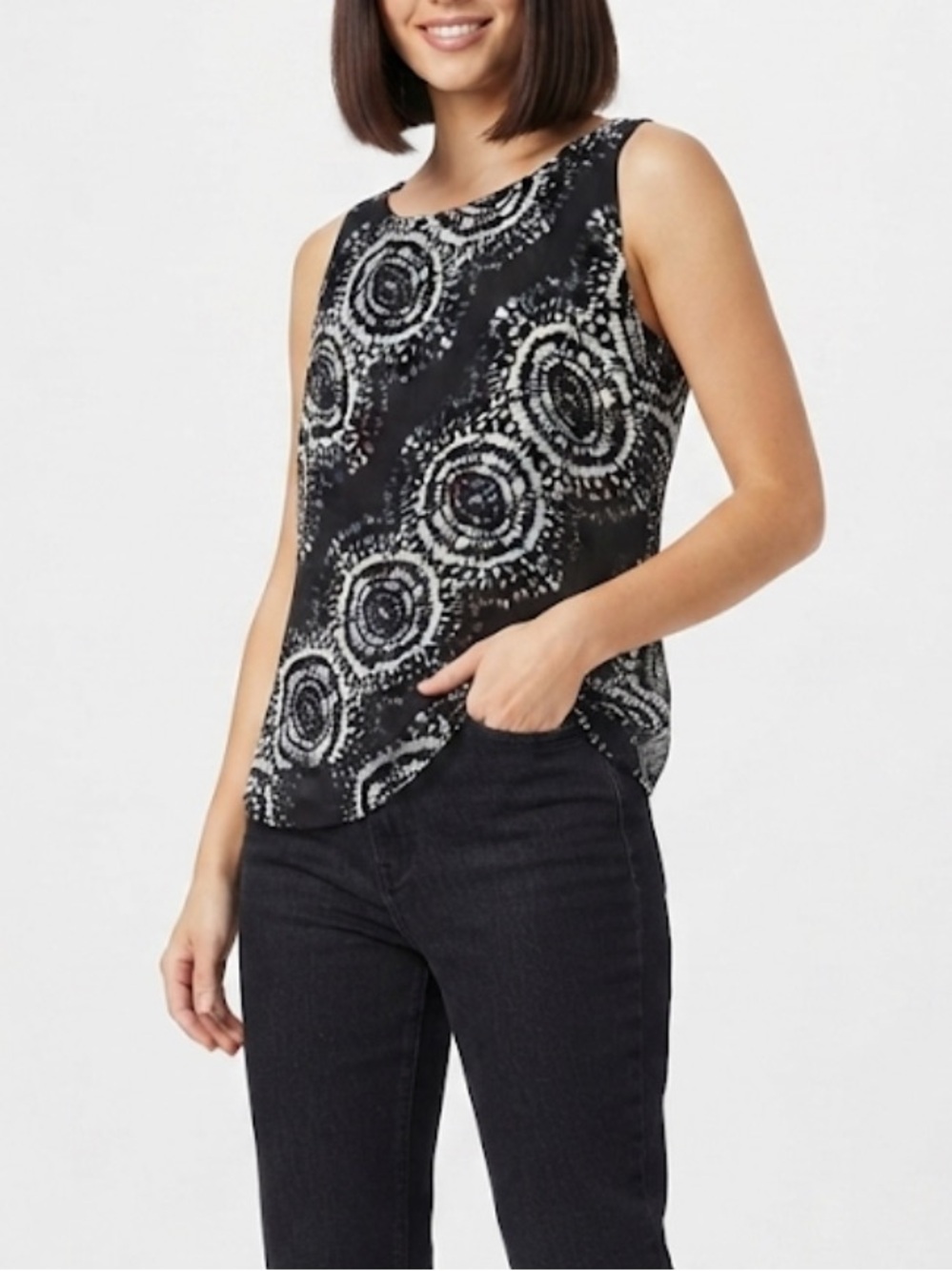 Women’s Worthington Black and White Sleeveless Printed Blouse Size Medium